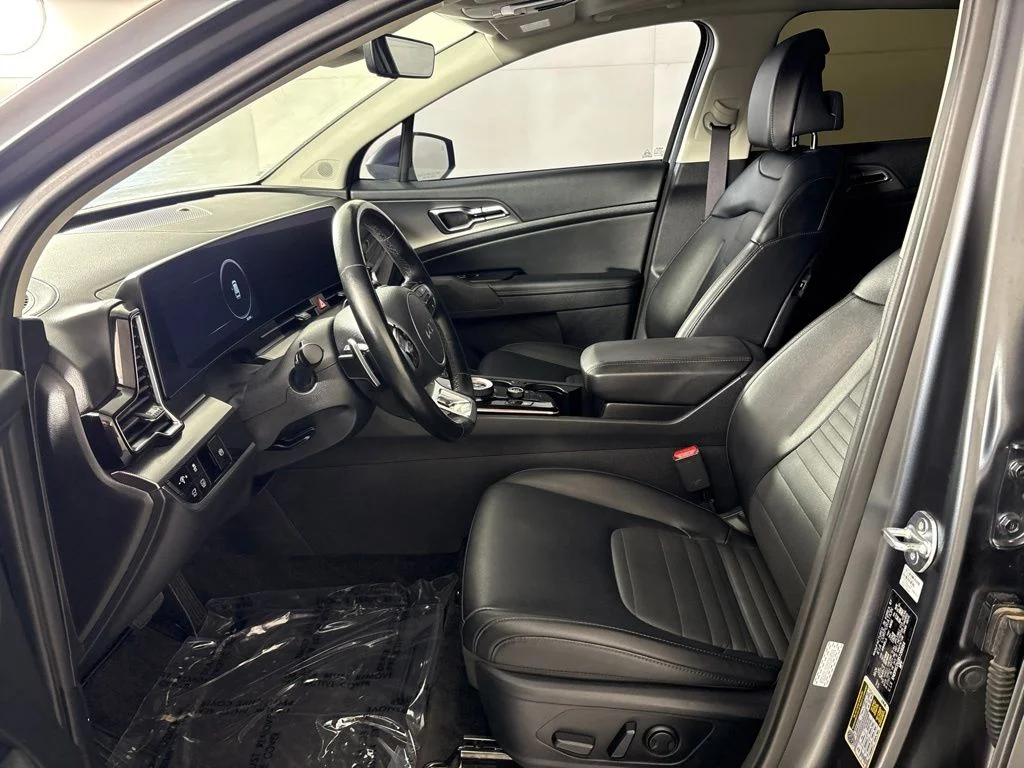 Used 2025 Shadow Kia SX-Prestige image 27