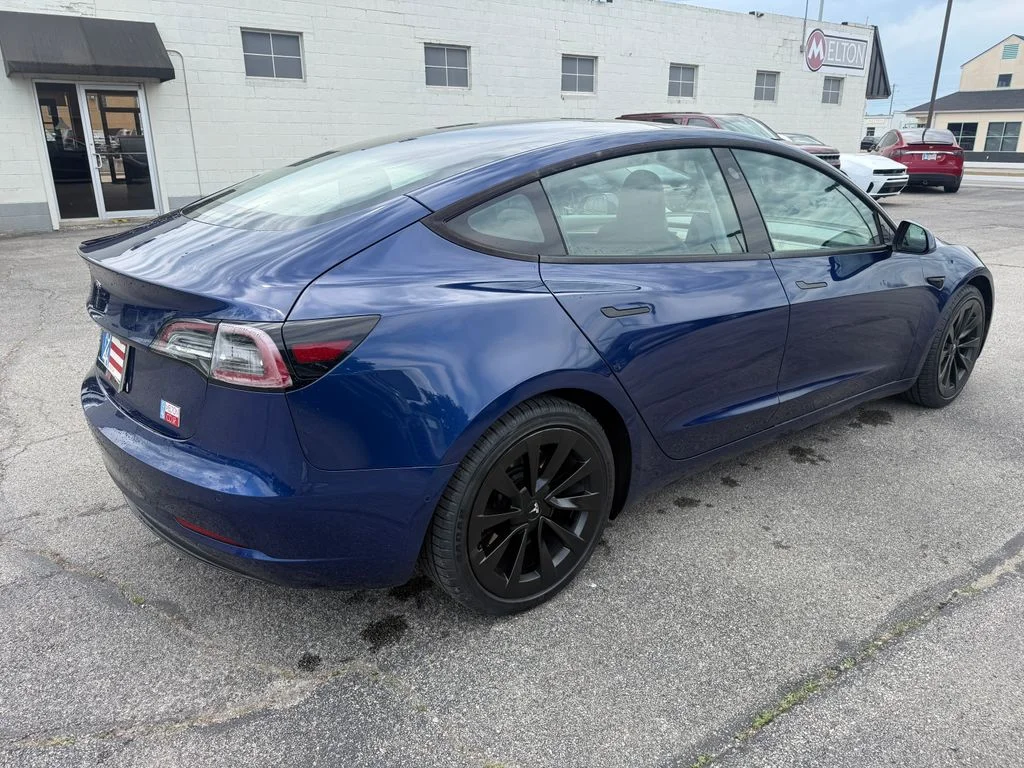 Used 2022  Tesla Base image 32