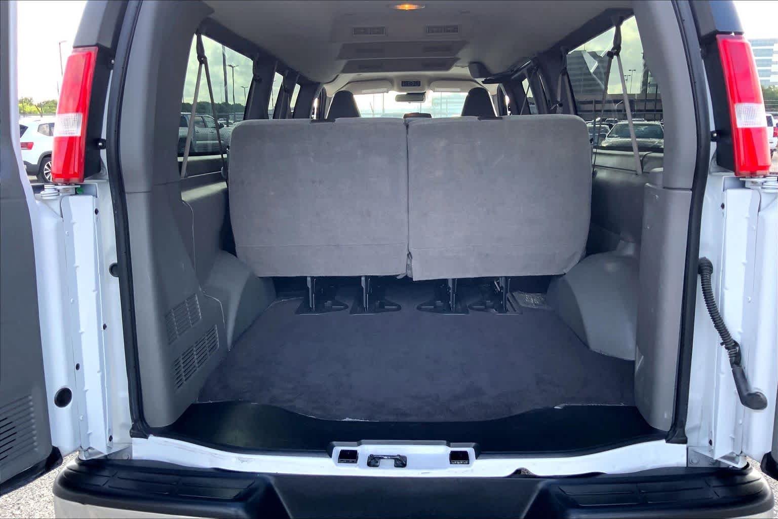 Used 2025 Summit White GMC LT image 32