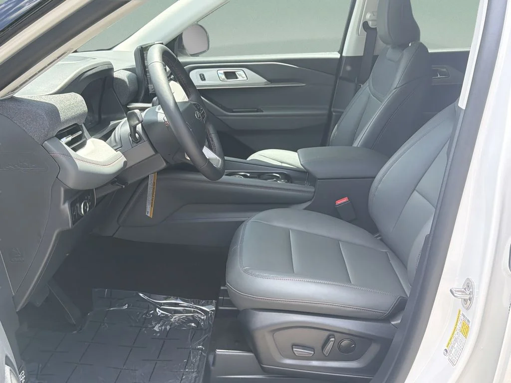 New 2026 Star White Metallic Tri-Coat Ford Active image 55
