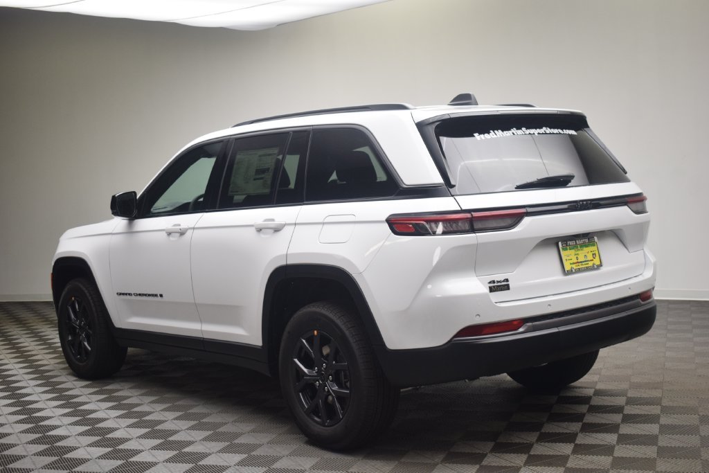 New 2027 Bright White Clear-Coat Paint Jeep Altitude image 14
