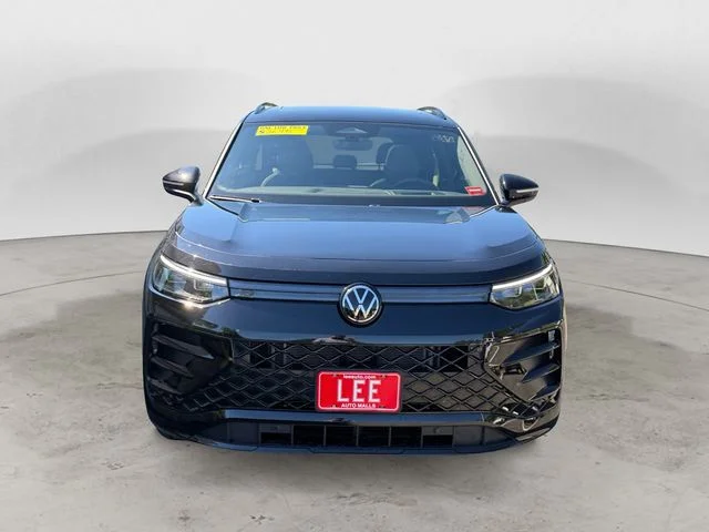 Used 2025 Black Volkswagen 2.0T SE R-Line Black image 8