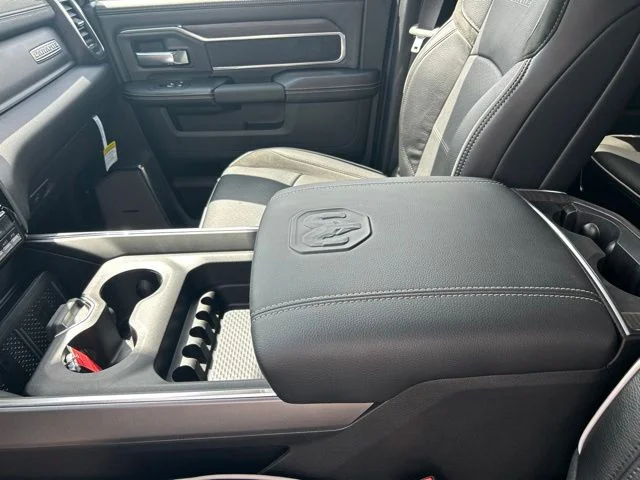 New 2026 Diamond Black Crystal Pearl-Coat Exterior Paint RAM Laramie image 18