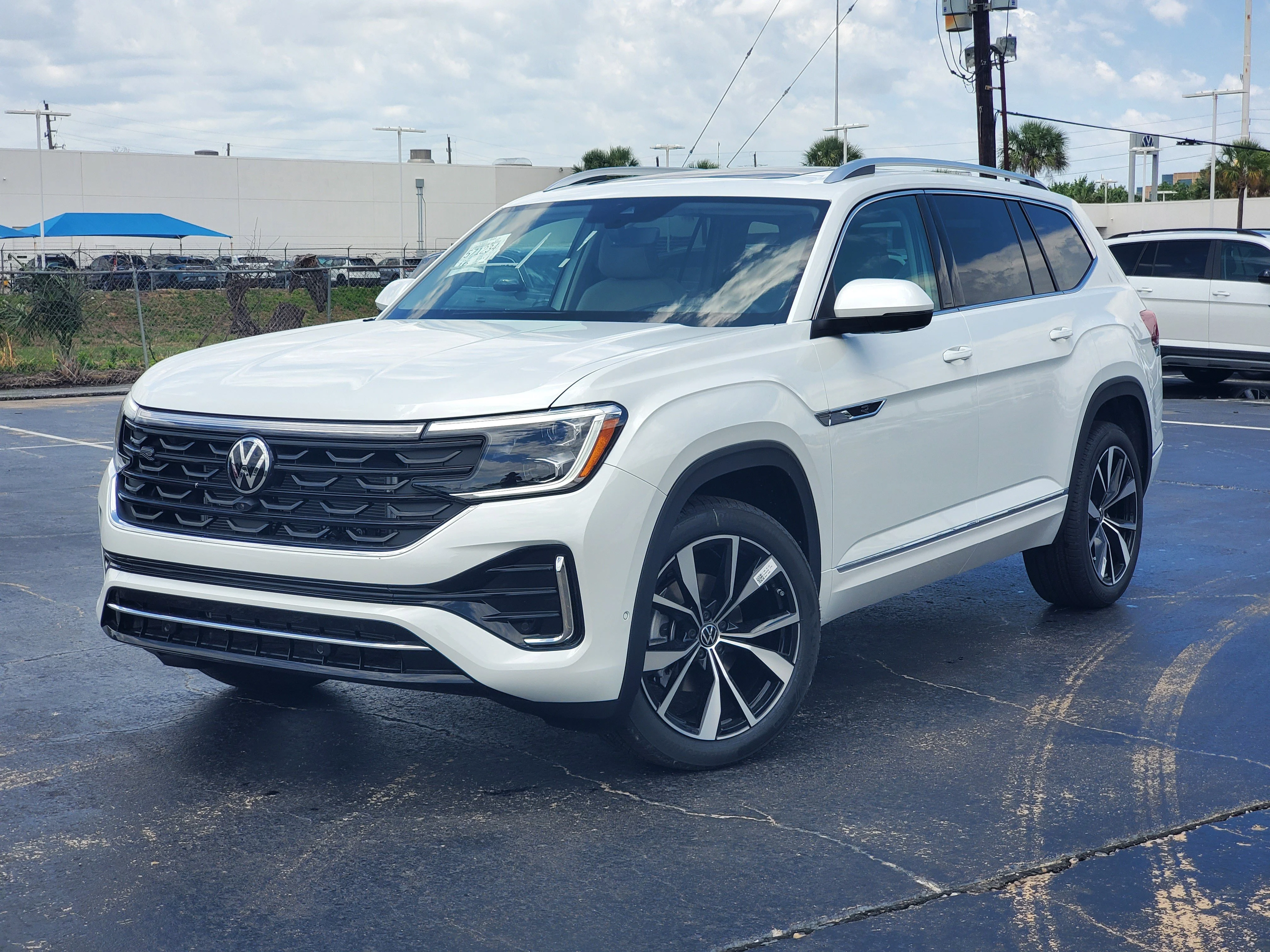2026 Volkswagen Atlas 2.0T SEL Premium R-Line 4MOTION's photo