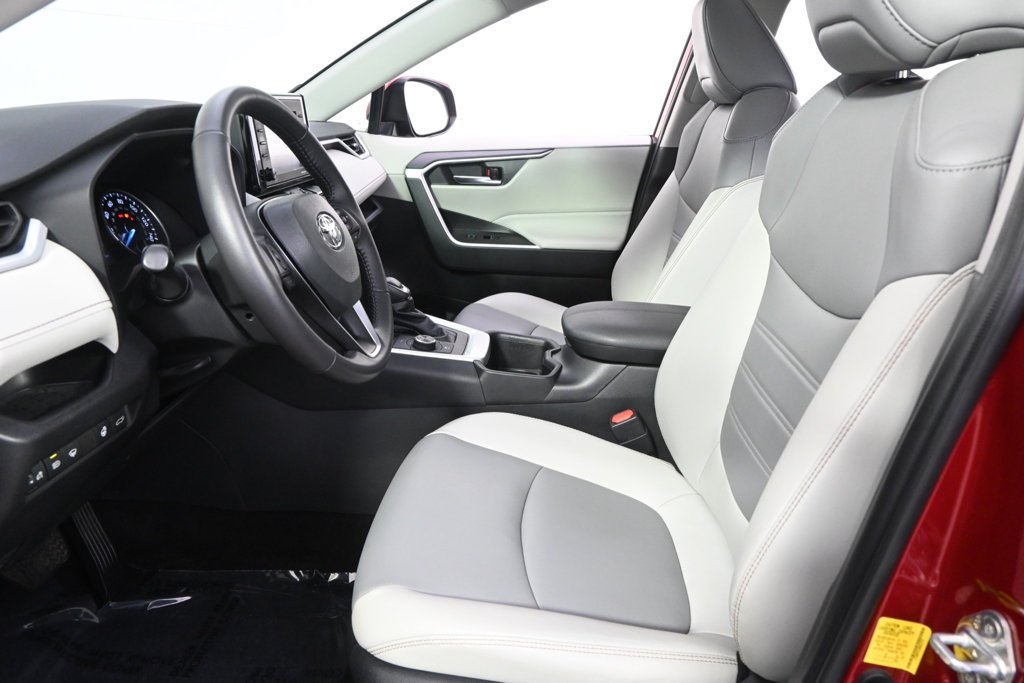 Used 2022 Pearl Toyota XLE Premium image 13