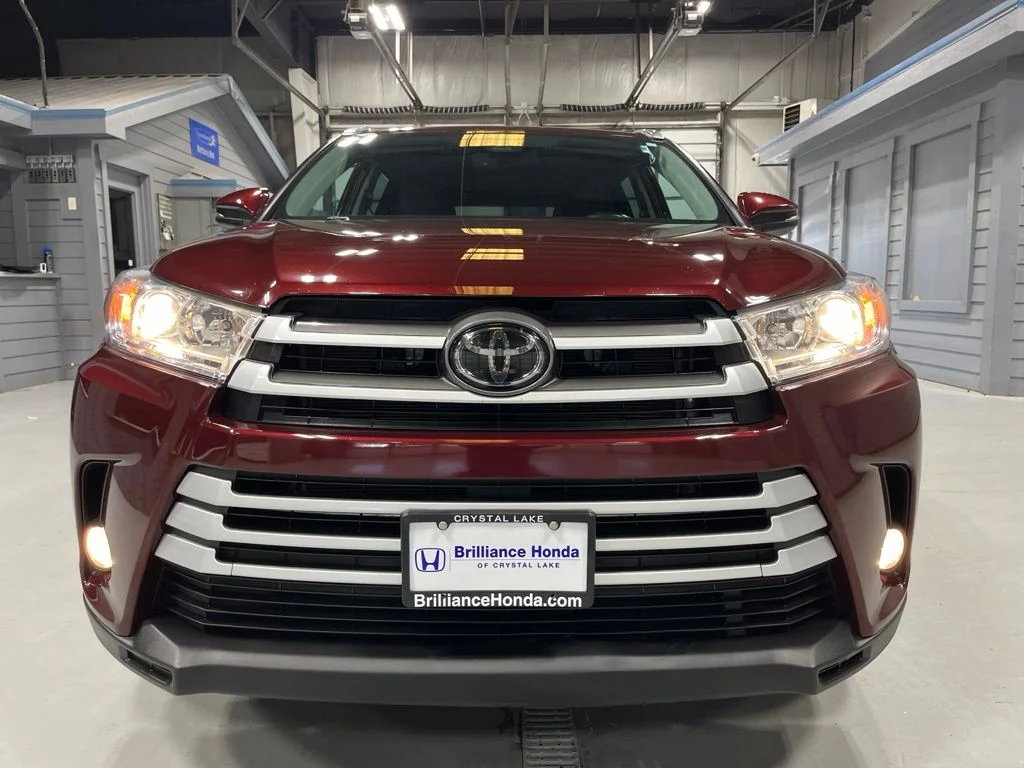Used 2018 Ooh La La Rouge Mica Toyota XLE image 2