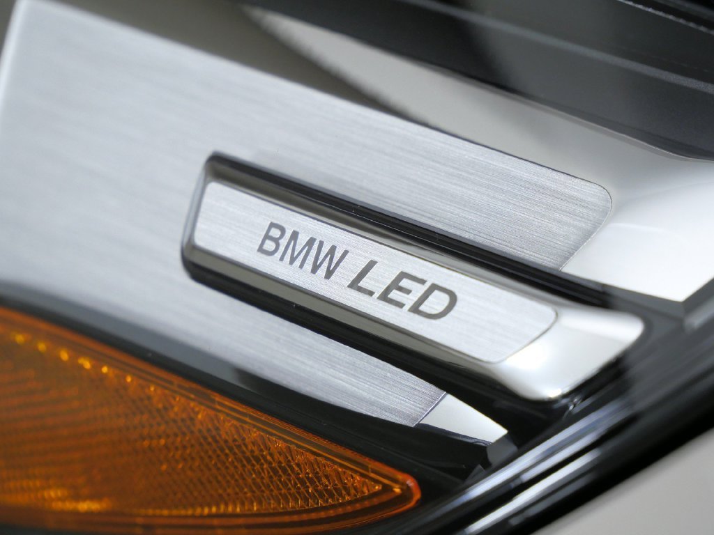 New 2027 Dune Grey Metallic BMW xDrive28i image 4