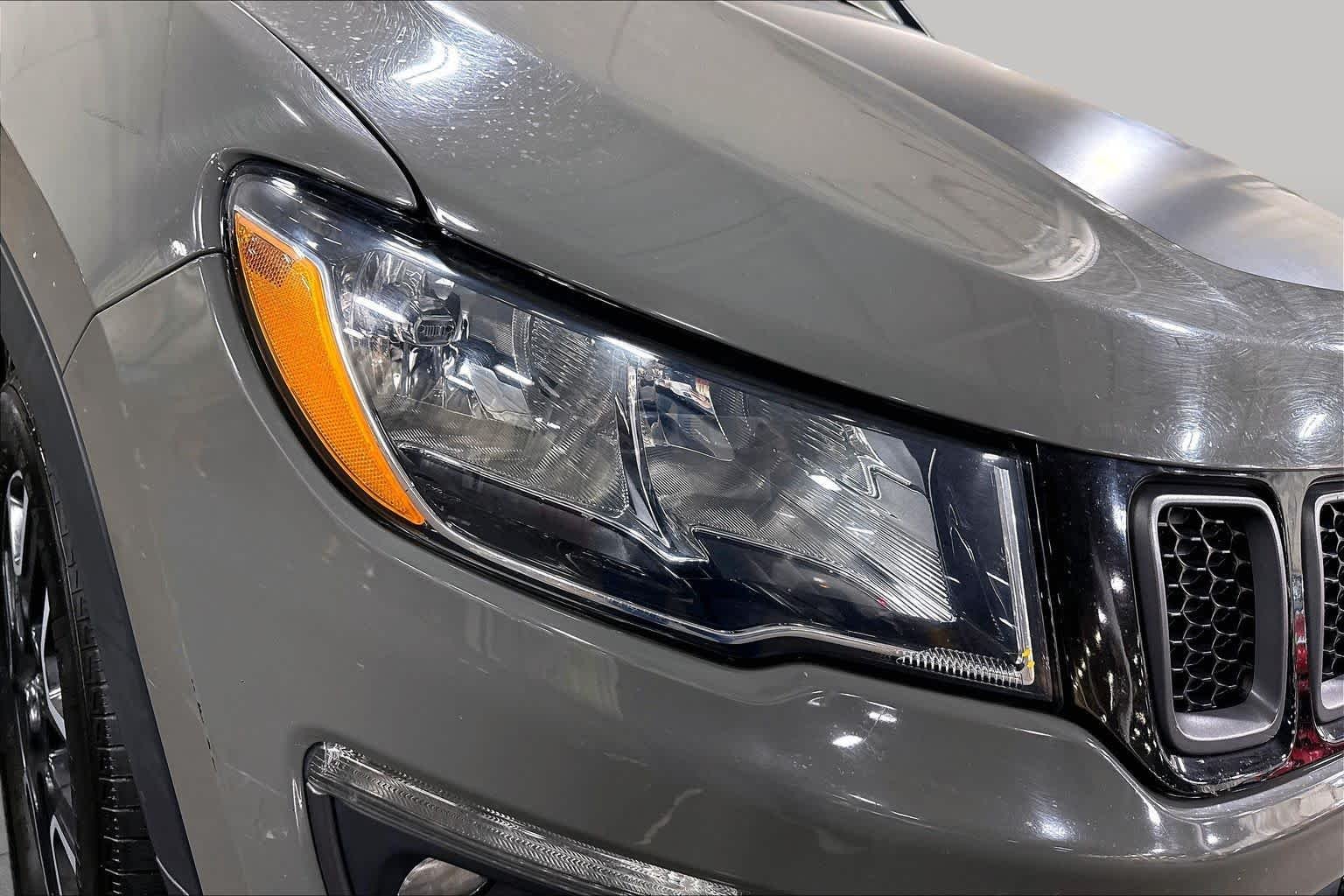 Used 2020 Sting-Gray Clearcoat Jeep Trailhawk image 27