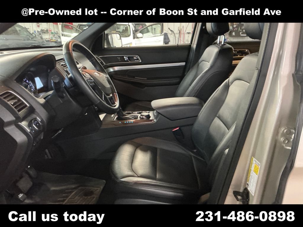 Used 2017 Gold Ford XLT image 14