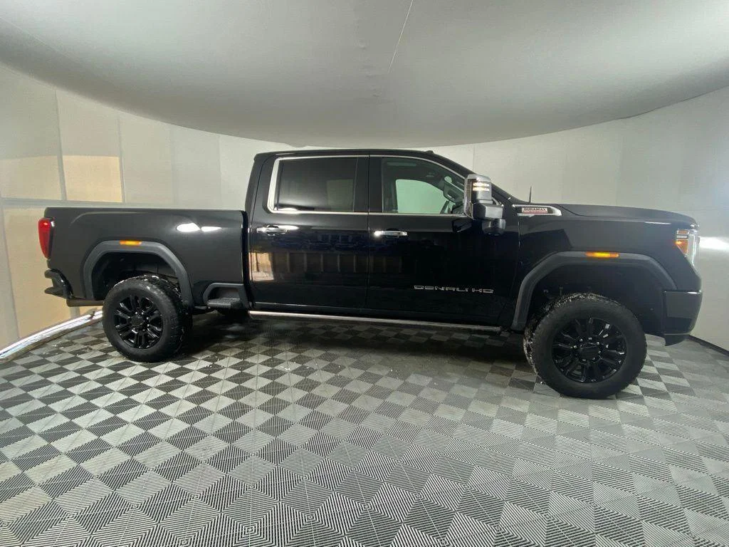 Used 2022 Ebony Twilight Metallic GMC Denali image 3