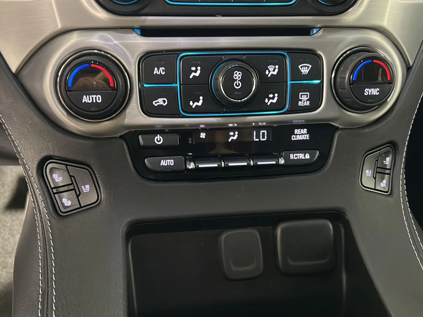 Used 2018 Iridium Metallic GMC SLT image 22