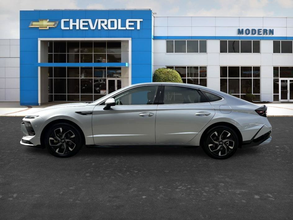 Used 2025 Aero Silver Hyundai SEL image 2