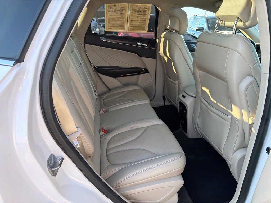Used 2017 White Lincoln Reserve image 20