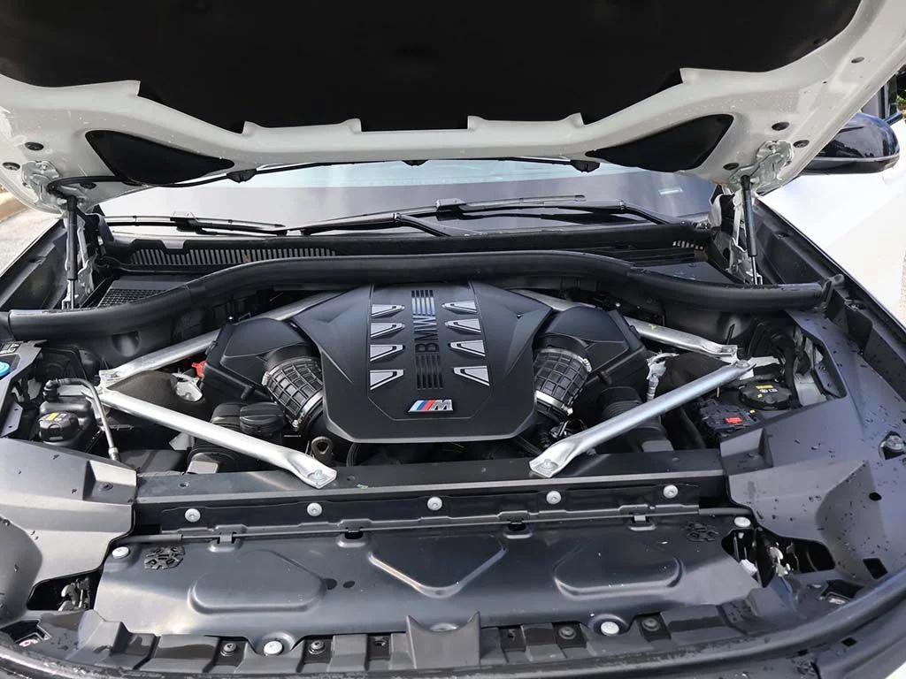 Used 2023 White BMW M60i image 27