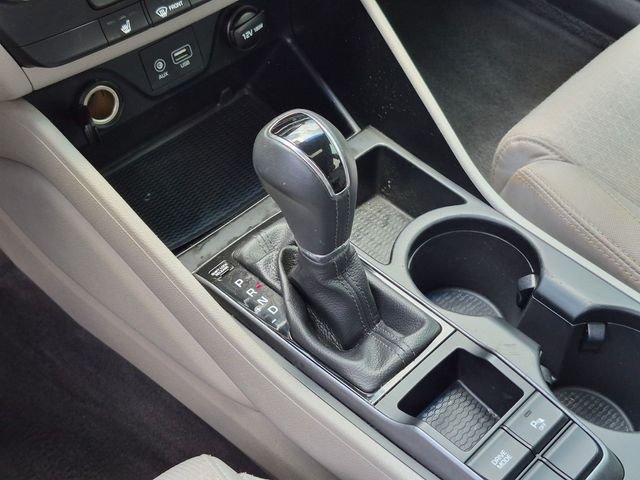 Used 2018 Molten Silver Hyundai Value image 23