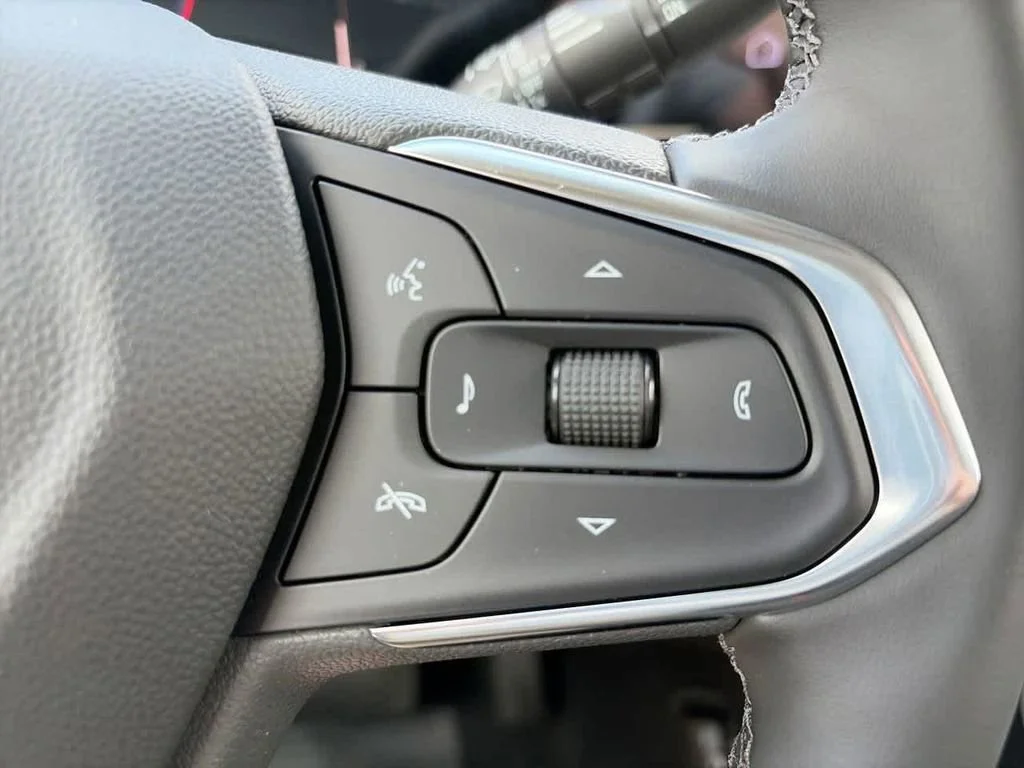New 2026 Summit White Chevrolet LT image 26