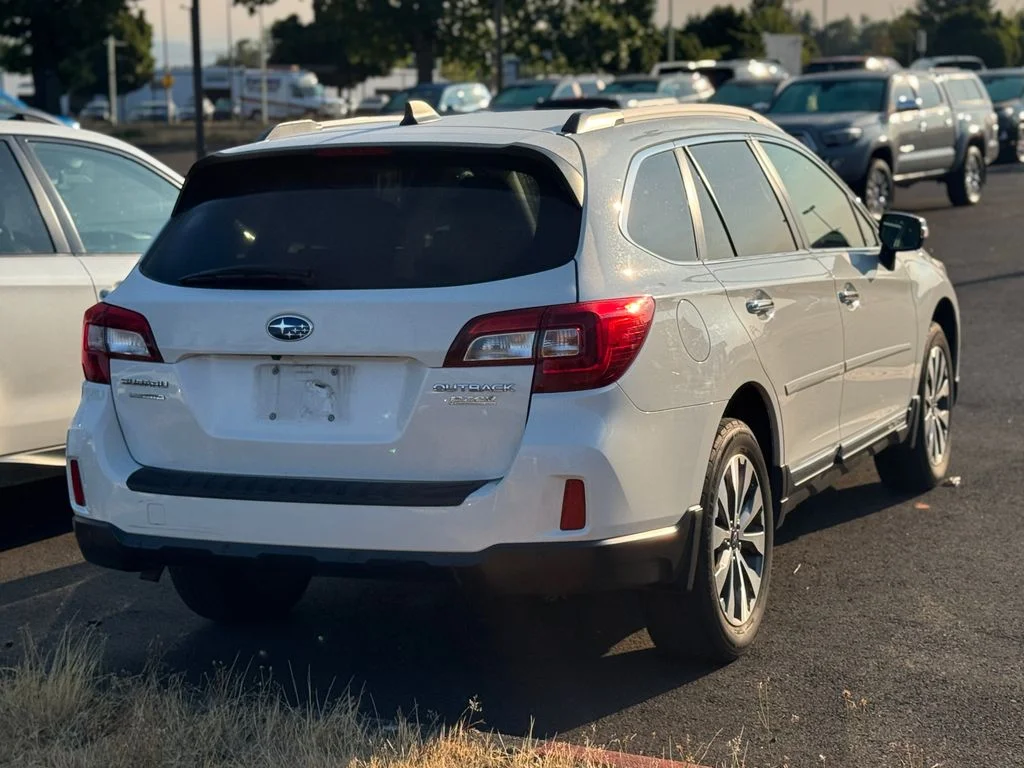 Used 2017 White Subaru 2.5i image 2