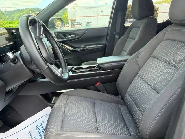 Used 2025 Sterling Gray Metallic Chevrolet LT image 25