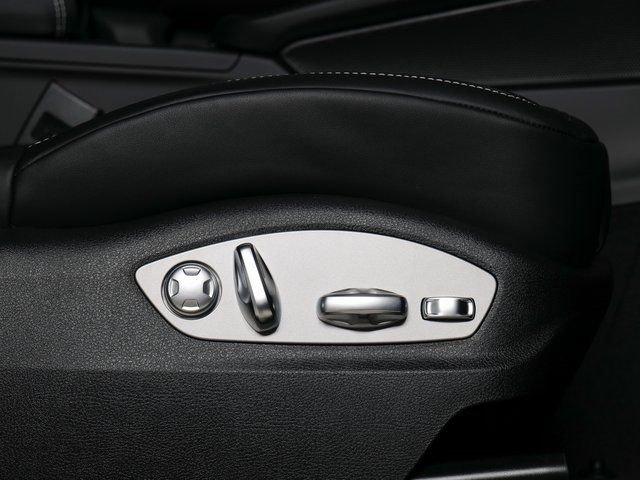 2025 Porsche Macan T - Photo 27