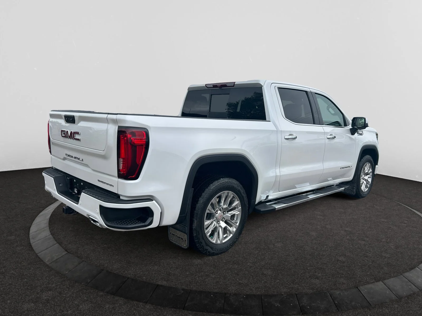 Used 2023 White GMC Denali Crew Cab image 5