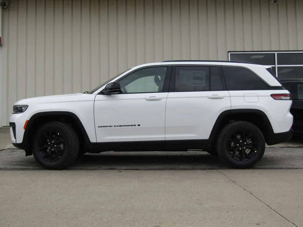 New 2026 Bright White Clearcoat Jeep Altitude image 11