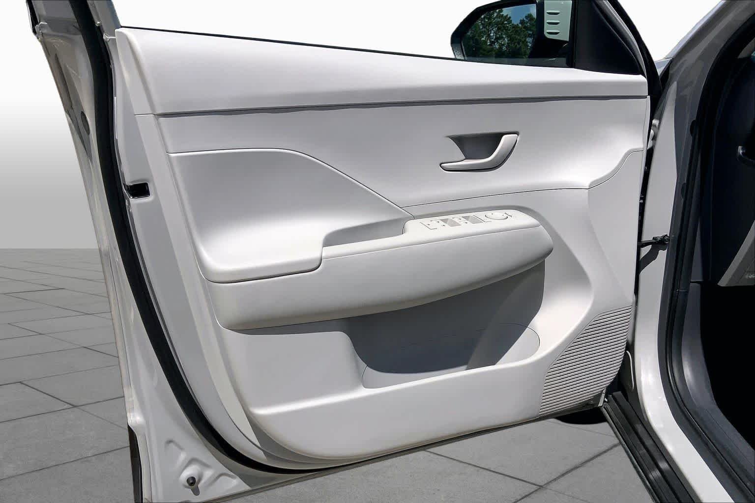 Used 2025 Cyber Gray Metallic Hyundai SEL image 21