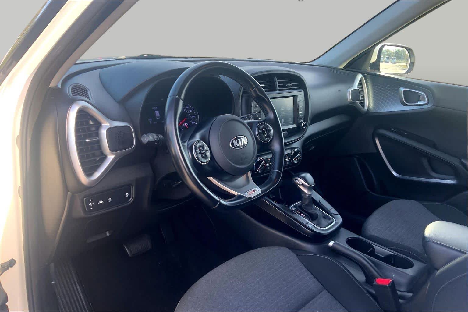 Used 2020 Snow White Pearl Kia GT-Line image 17