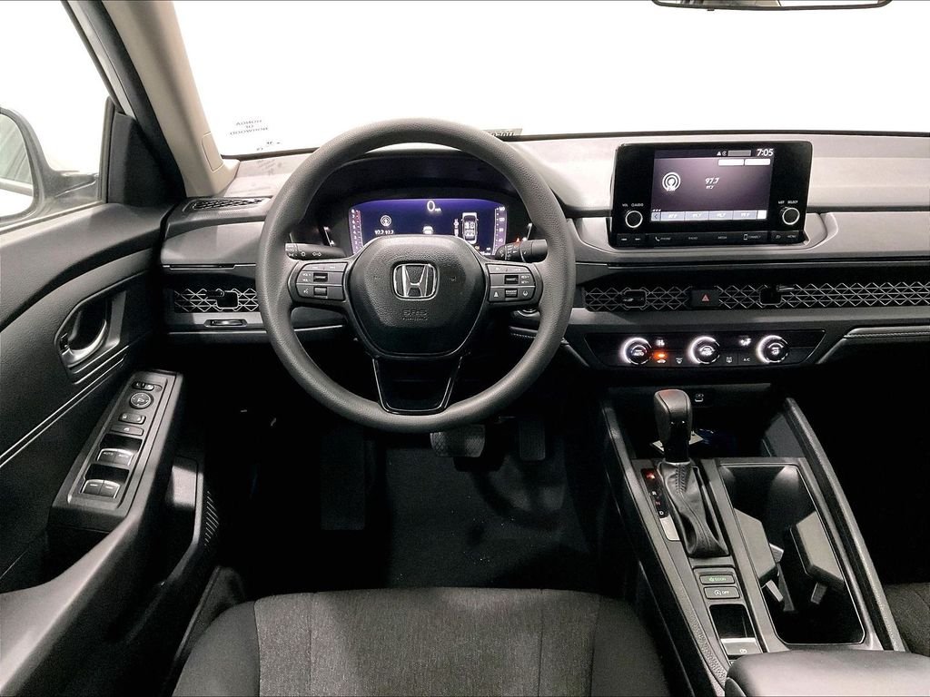 Used 2025 White Honda LX image 17