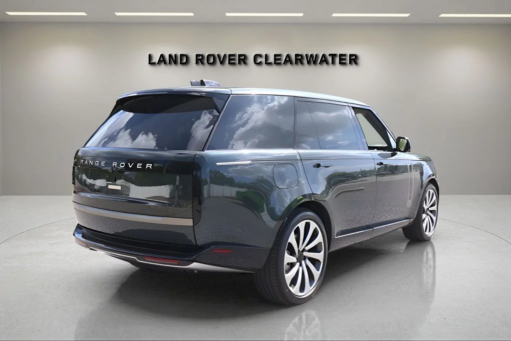 New 2026 Belgravia Green Land Rover SE image 5