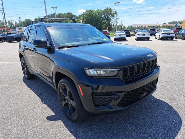 Used 2023 Black Jeep Altitude X image 1