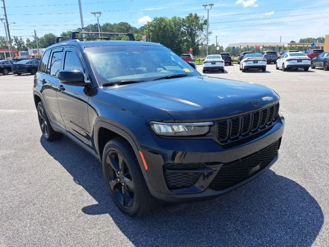 Used 2023 Black Jeep Altitude X image 1