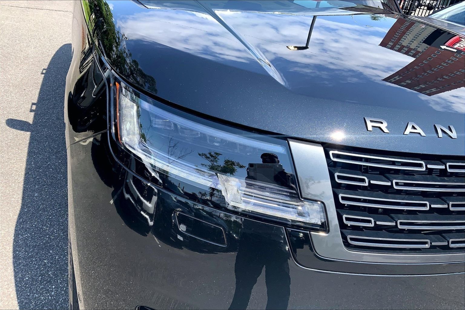 New 2026 Santorini Black Land Rover SE image 13