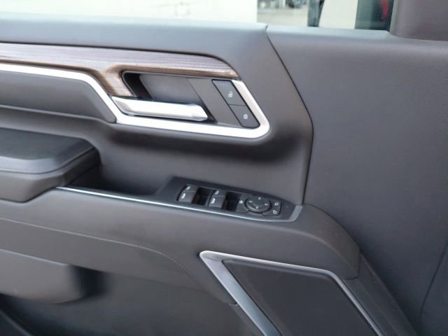 Used 2024 Summit White Chevrolet LT image 14