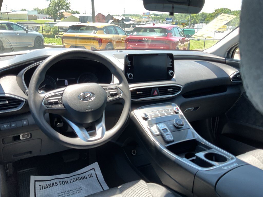 Used 2022 Shimmering Silver Hyundai SE image 18