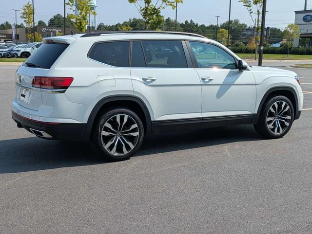 Used 2022  Volkswagen 3.6L V6 SE w/Technology image 4