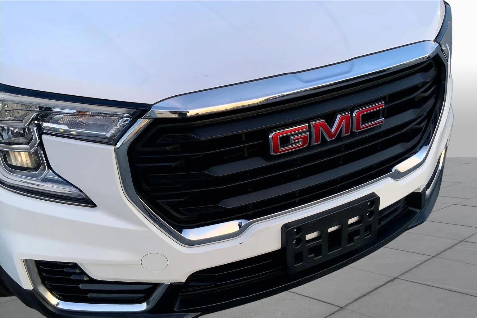 Used 2024 Summit White GMC SLE image 27