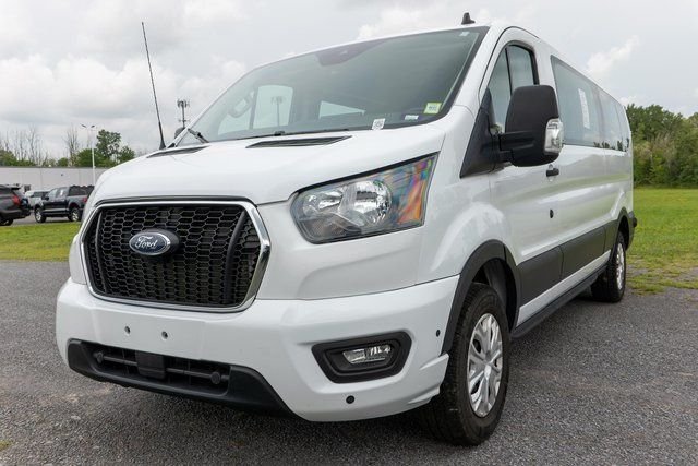 Used 2024 Oxford White Ford XLT image 2