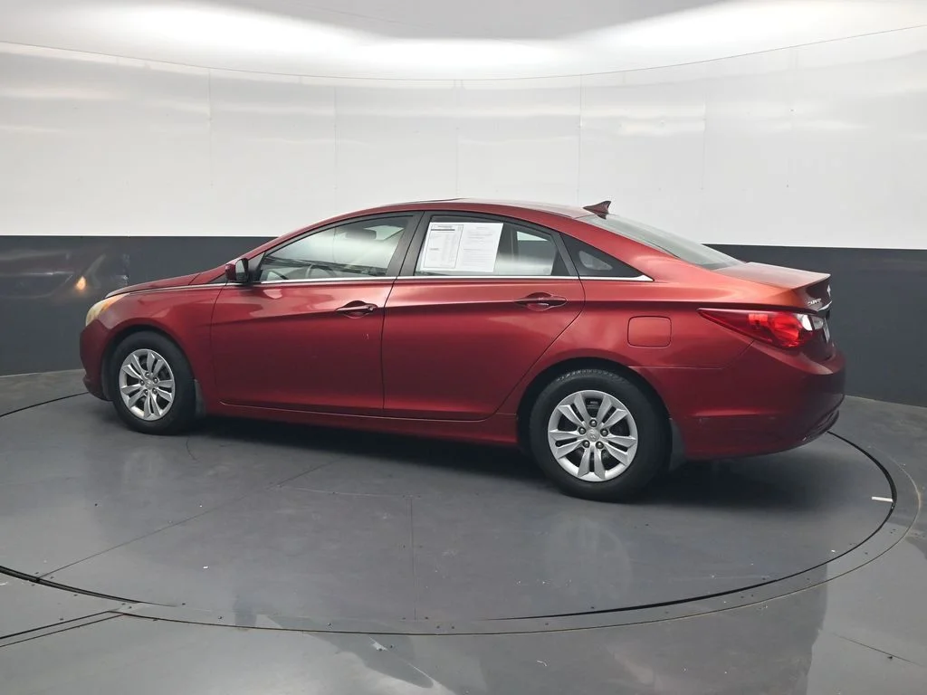 Used 2011 Red Hyundai GLS image 8