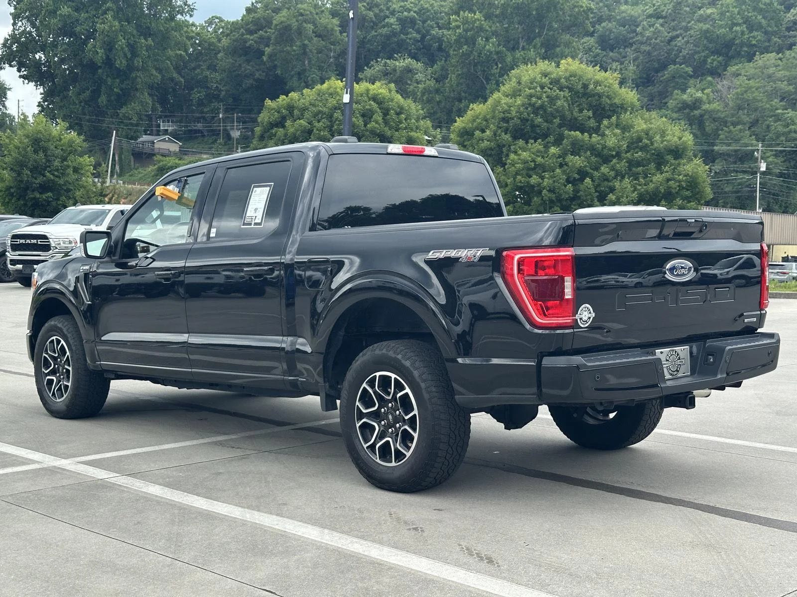Used 2022 Agate Black Metallic Ford XLT image 5