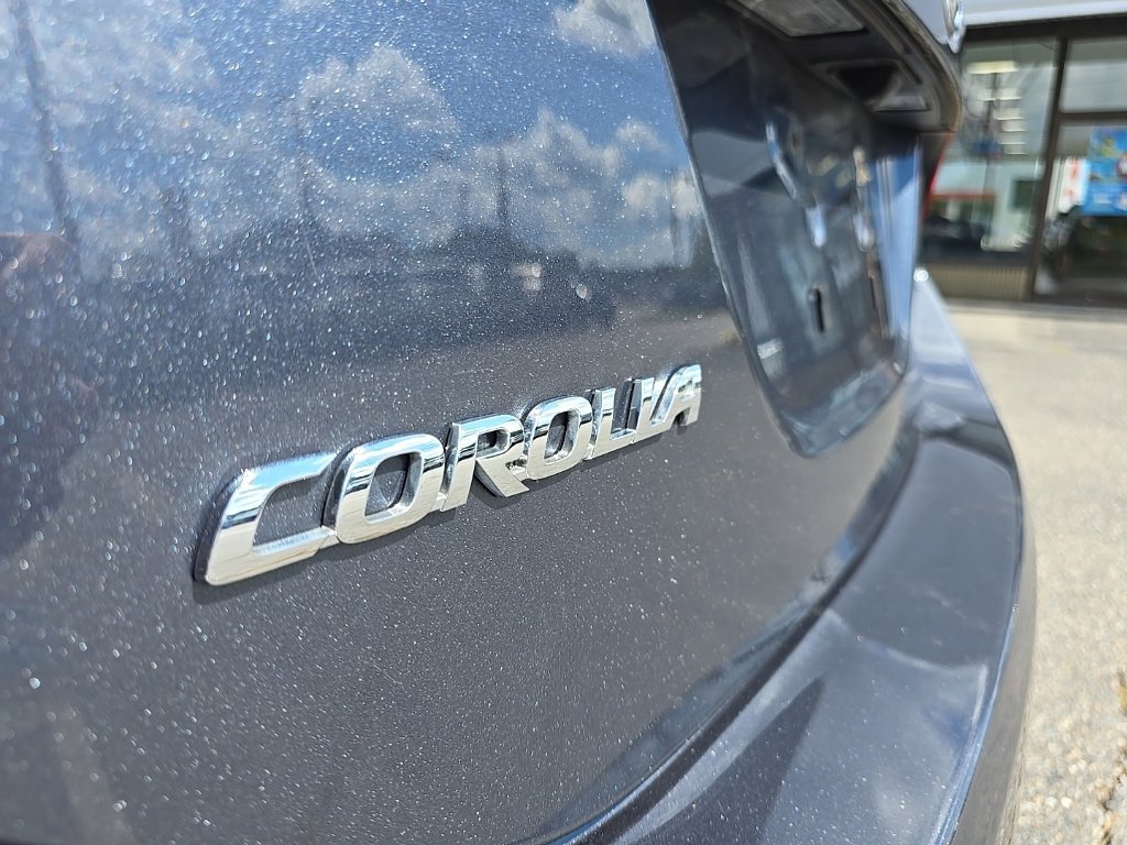 Used 2017 Gray Toyota LE image 14