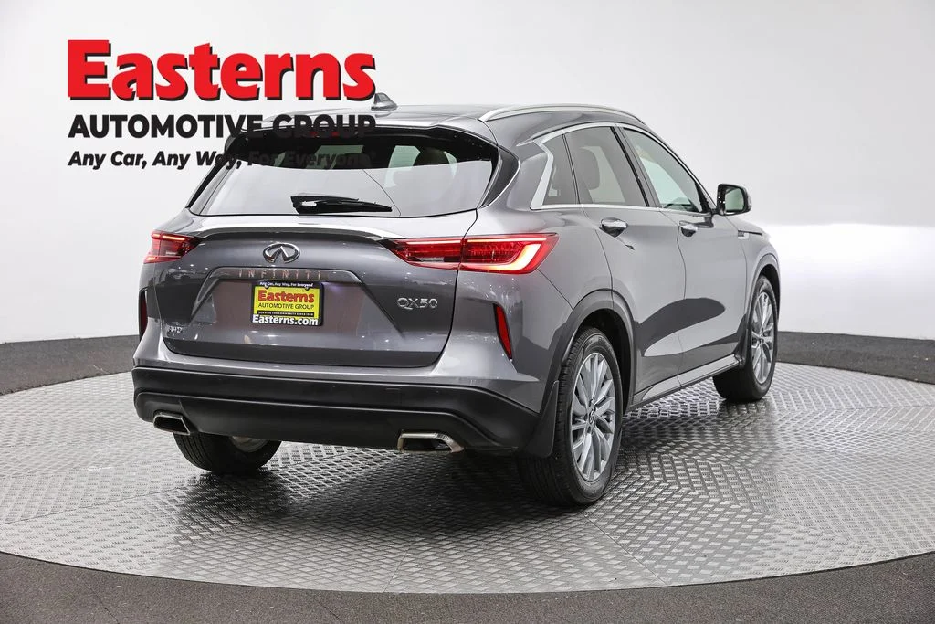 Used 2023 Gray INFINITI LUXE image 5