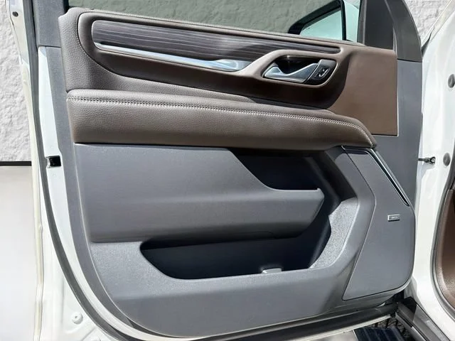 Used 2022 White Frost Tricoat GMC Denali image 24