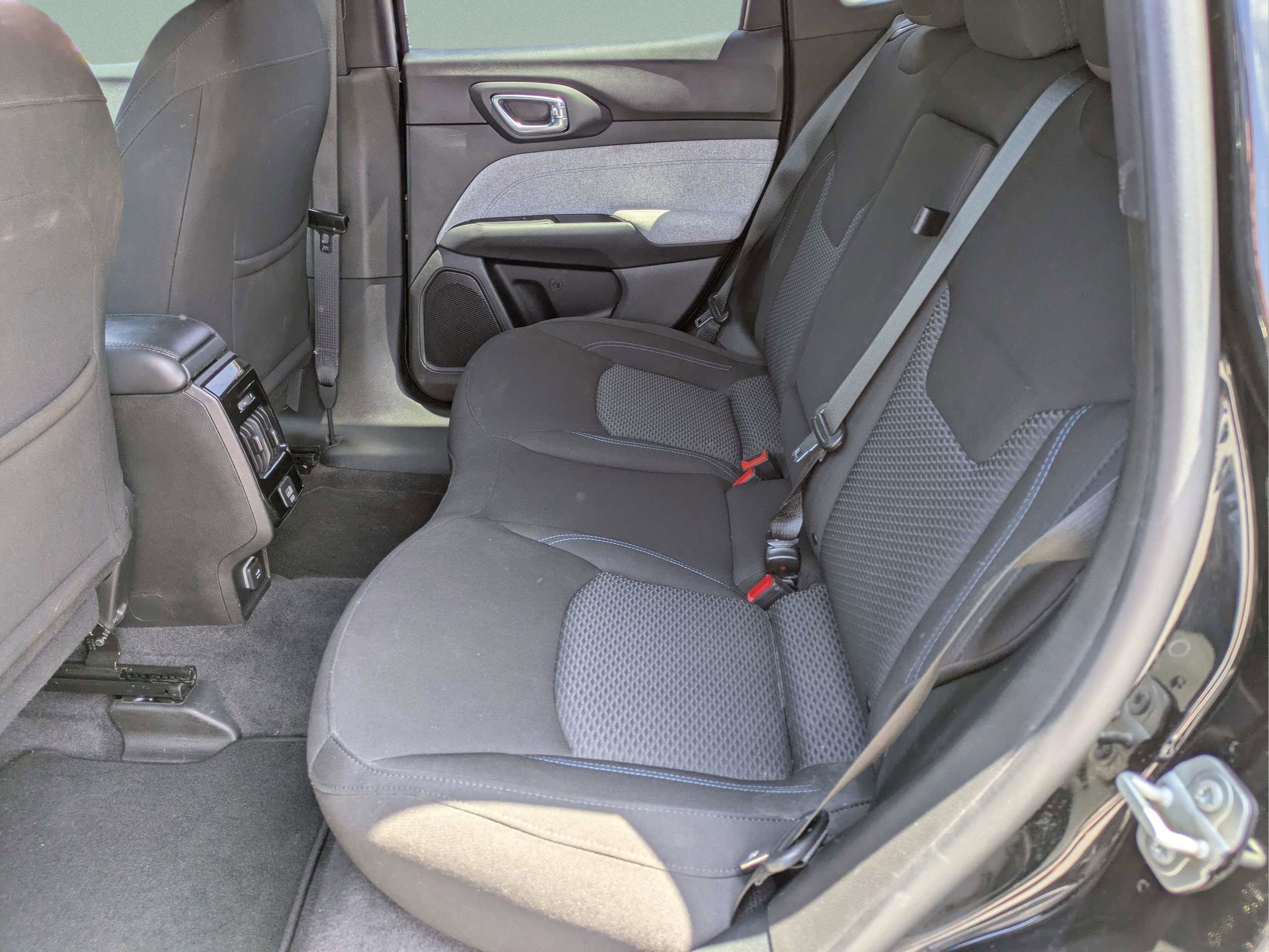 Used 2023 Diamond Black Crystal Pearlcoat Jeep Sport image 9