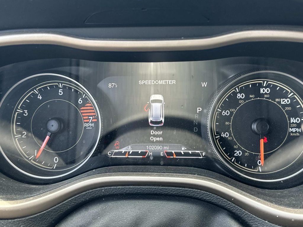 Used 2016 Green Jeep Limited image 28
