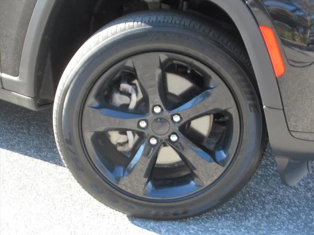 Certified Used 2022 Black Jeep Altitude image 7