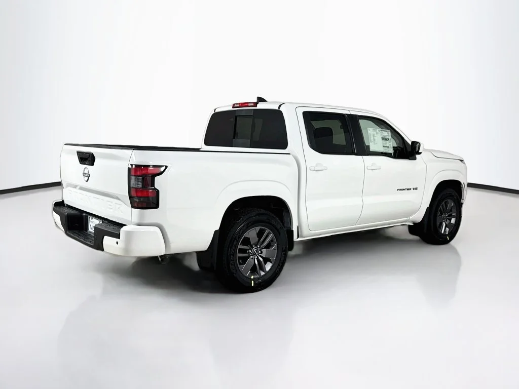New 2027 Glacier White Nissan SV image 7