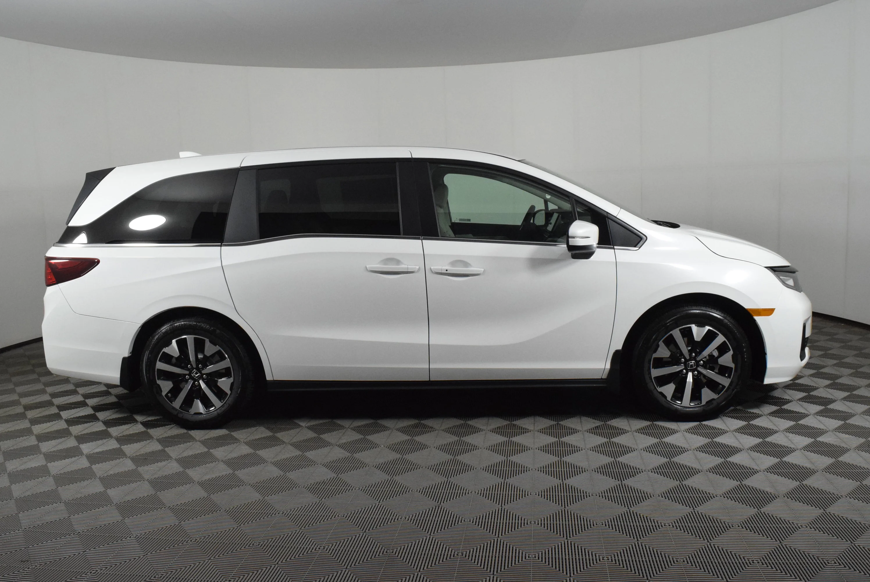 New 2026 Platinum White Pearl Honda EX-L image 5