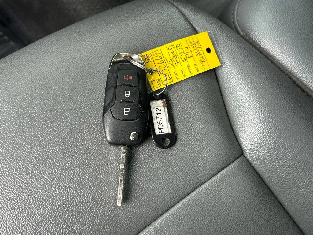 Used 2025 Oxford White Ford XL image 44