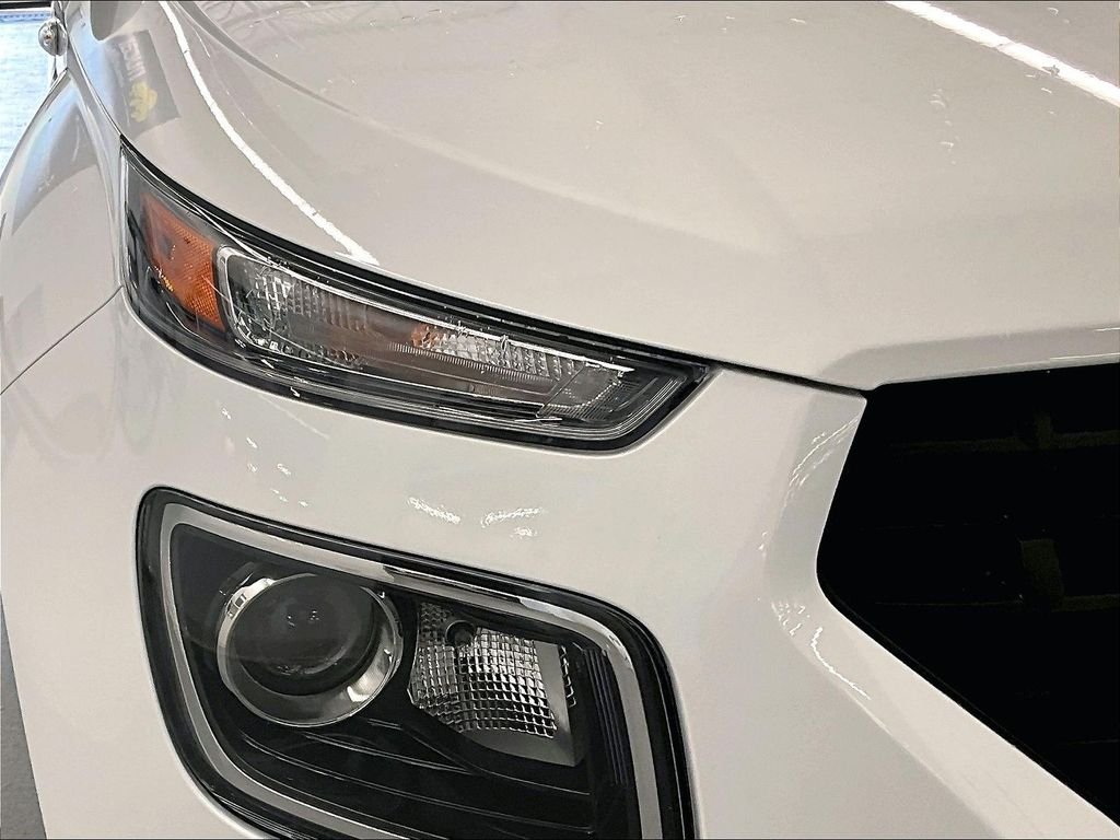 Used 2025 Lunar White Hyundai SE image 30