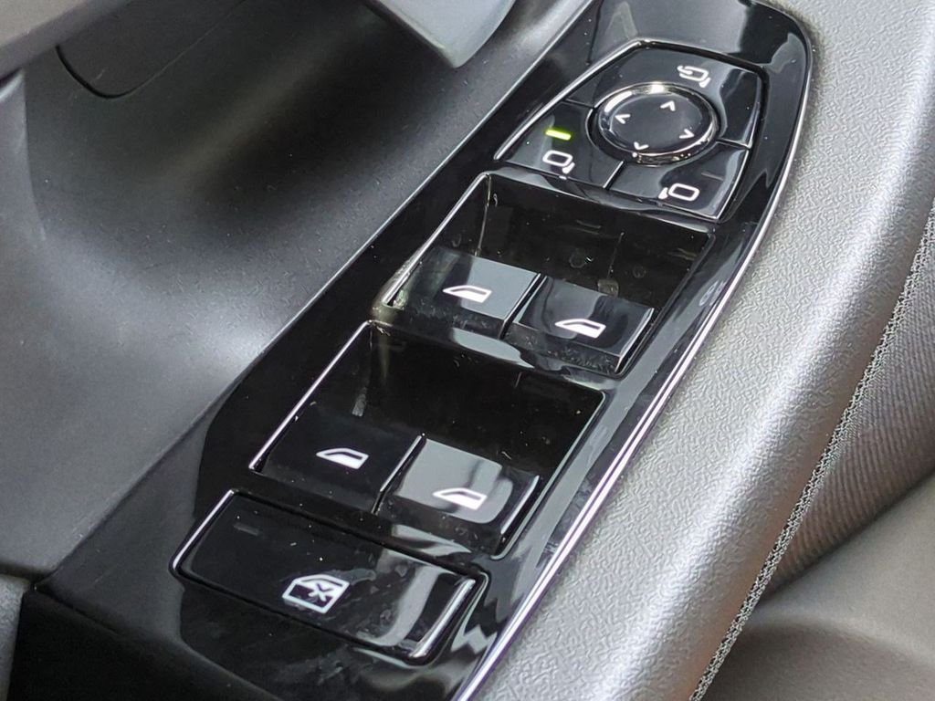 2026 BMW 5 Series 530i - Photo 24
